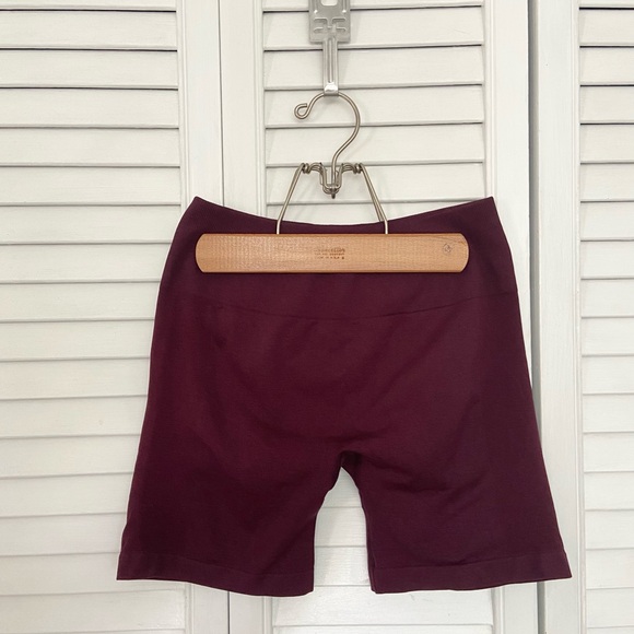 Aurola scrunch shorts brand new size medium! - Picture 2 of 3